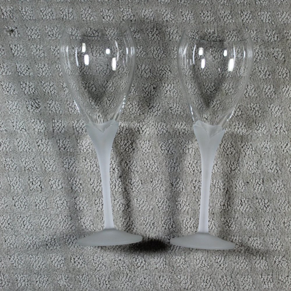 Set of 2 Colony Amaryllis Satin 9” Wine Glasses